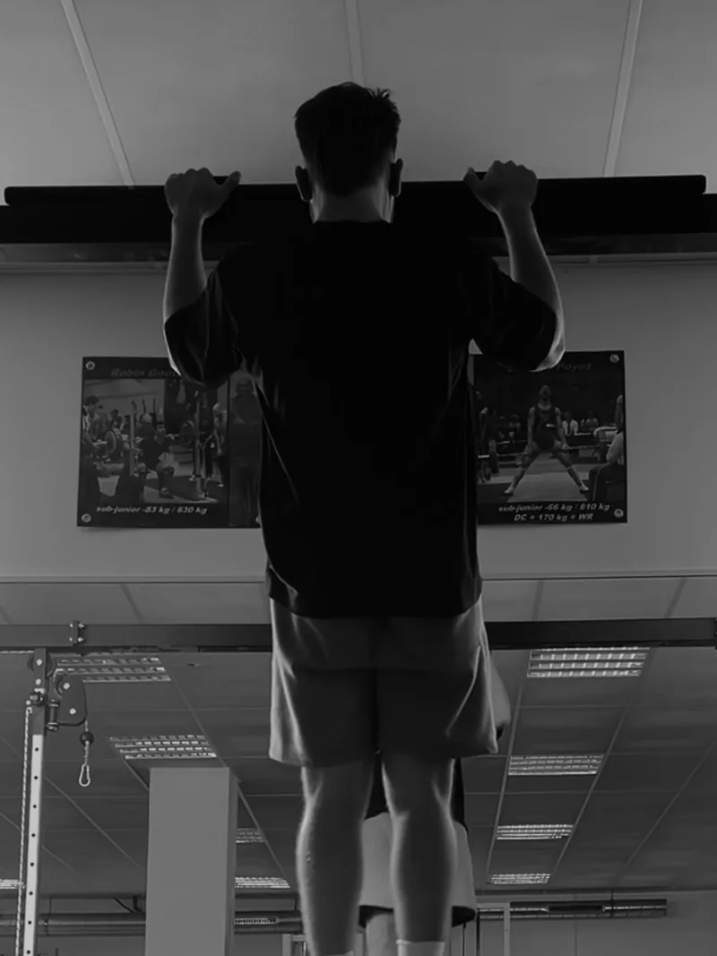 Traction à la barre en street lifting au Powerclub Tarare